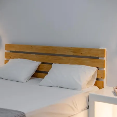 - Apartment Adamantas (Milos)